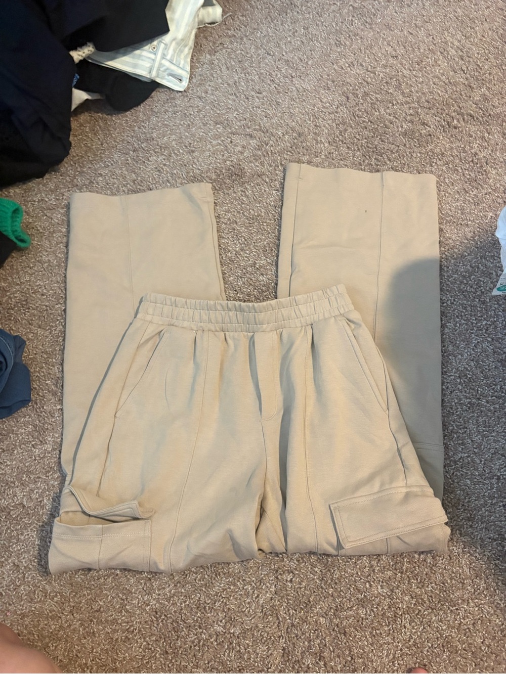 Old Navy Wide-Leg Cargo Sweatpants in Beige